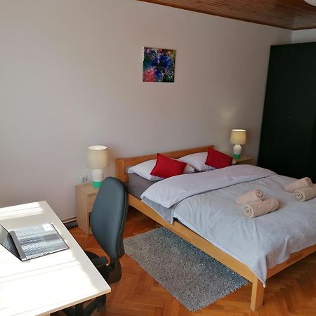 Cozy 1-Bdrm Apt In Dubec, Ideal For Work Or Study Sesvete Exterior photo